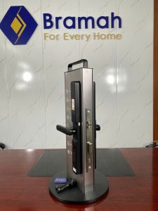 hinh-anh-lap-dat-khoa-cua-van-tay-cua-lua