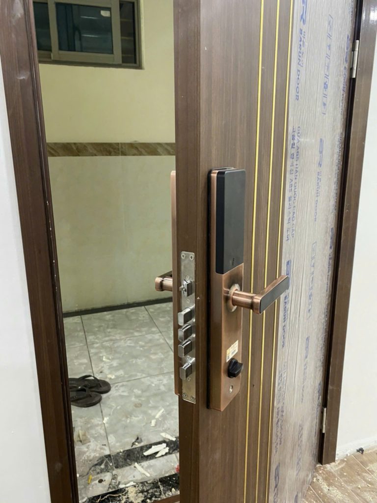 Thân khóa tích hợp 05 chốt khóa an toàn gần như tuyệt đối.