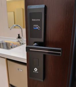 khoa-cua-khach-san-cao-cap-bramah-ks200-3